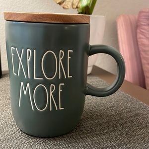 NWOT Rae Dunn mug with lid